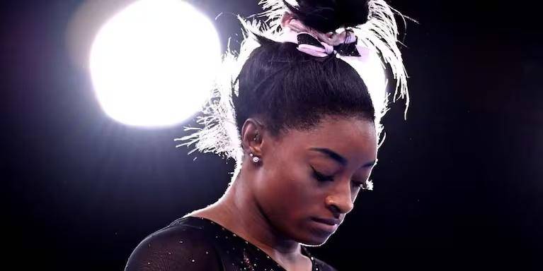 La madre biológica de Simone Biles intenta contactarse con ella por medio de una entrevista