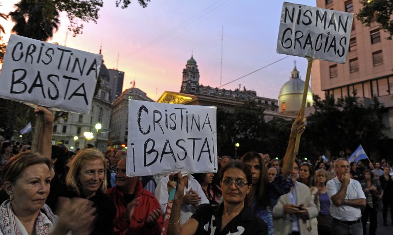 No hallan pólvora en manos de fiscal argentino muerto, sigue tesis de suicidio