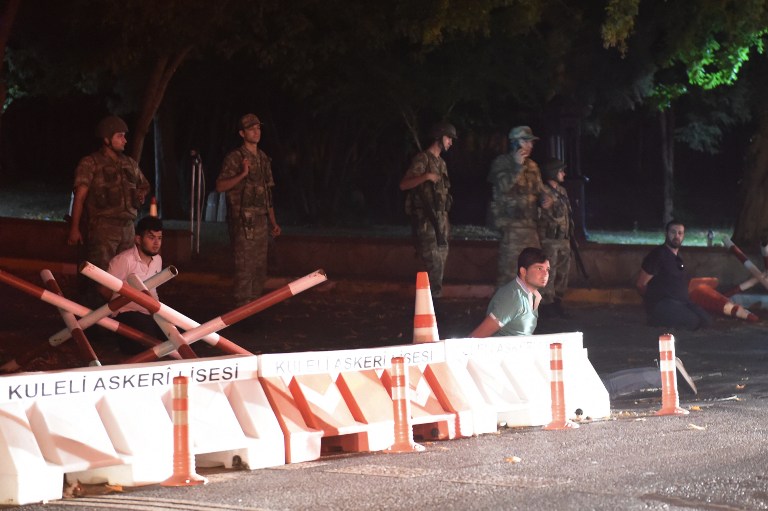 Militares turcos aseguran que controlan todo el país