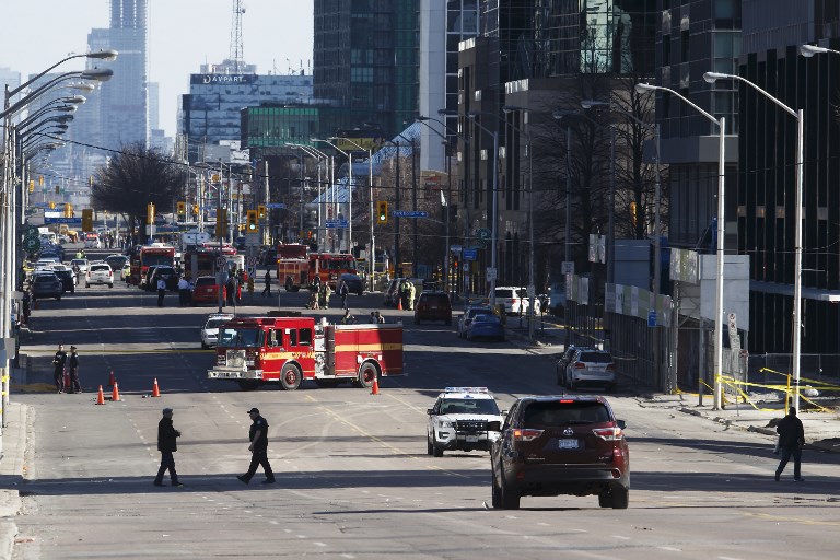 9 muertos por embestida de camioneta en Toronto