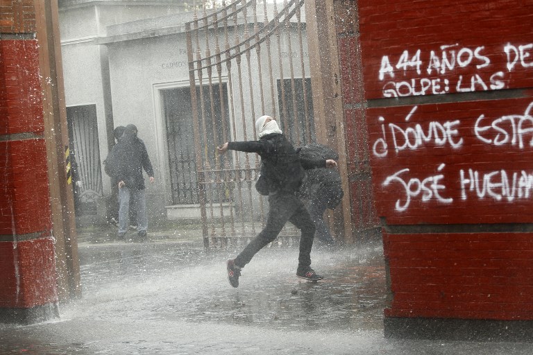 25 detenidos durante marcha por víctimas de la dictadura de Pinochet