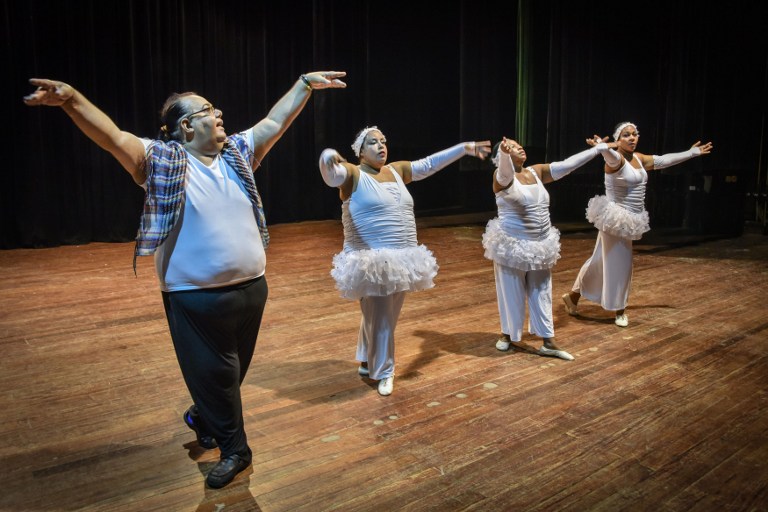 La &quot;versión voluminosa&quot; del Lago de los Cisnes en Cuba