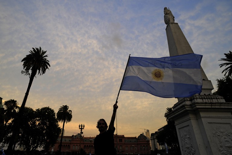 No hallan pólvora en manos de fiscal argentino muerto, sigue tesis de suicidio