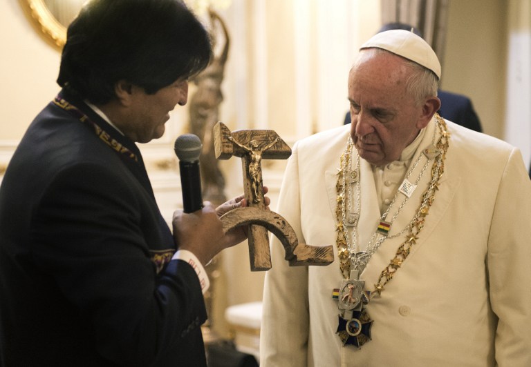 Evo Morales aludió al tema del mar al recibir al papa en Bolivia