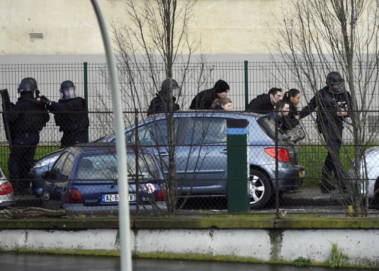 Doble toma de rehenes en Francia 2 días después de ataque a Charlie Hebdo