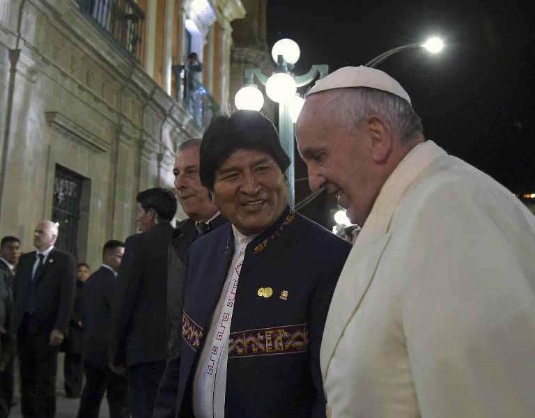 Evo Morales aludió al tema del mar al recibir al papa en Bolivia