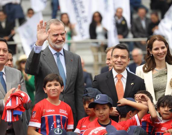 En el Complejo Deportivo de La Gloria, en las afuera de Cuenca, se inauguró la escuela de futbol JBG Junta de Beneficencia de Guayaquil.