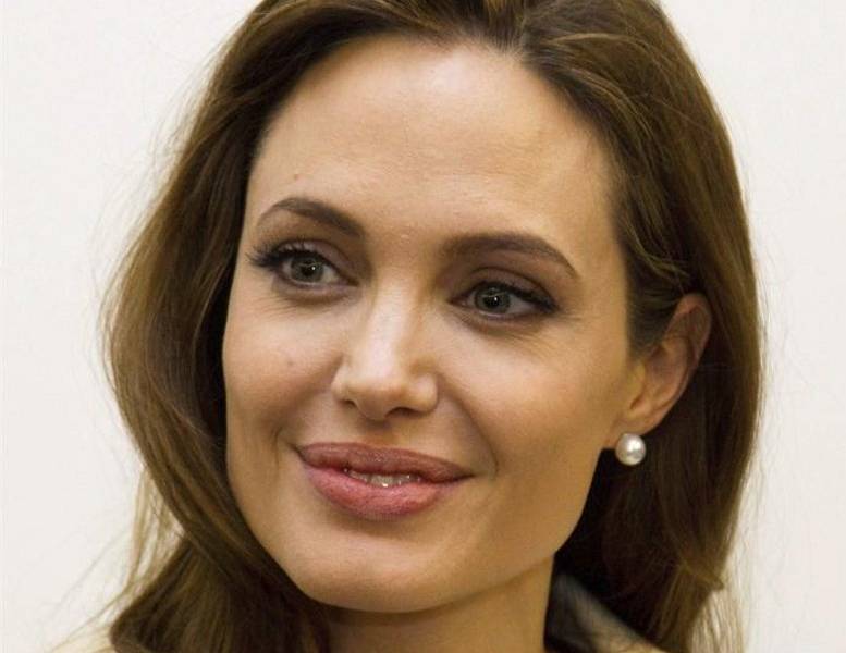 Angelina Jolie se sometió a doble mastectomía preventiva de cáncer de mama