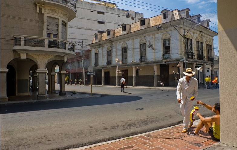 Cafetera Cubana en el viejo San Juan, - La Familia Cubana