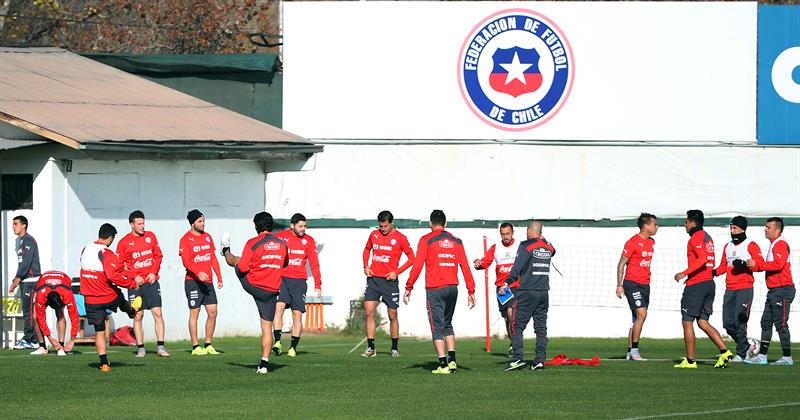 Chile llama a José Fuenzalida por el lesionado Carlos Carmona