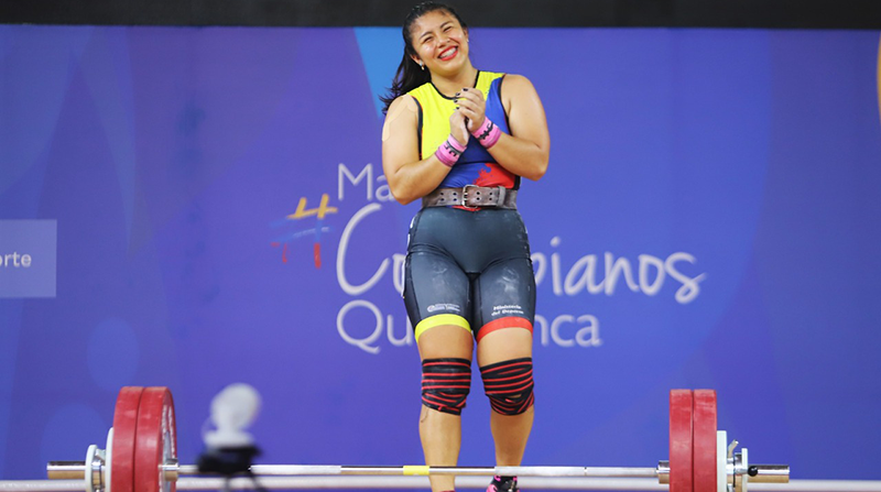 La halterista, Bella Paredes, consiguió la medalla de bronce en el Campeonato Mundial de pesas del 2022
