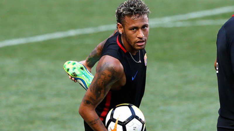 Aficionados del FC Barcelona están enfadados con Neymar