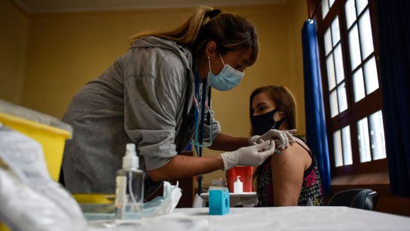 Chile tiene la tasa de contagio más alta desde el peor momento de la pandemia