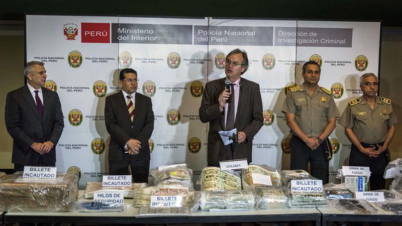 49 detenidos y 30 millones de dólares falsos decomisados en Perú