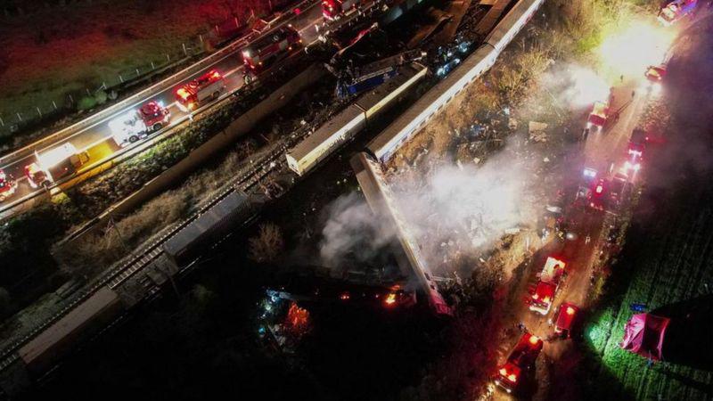 Choque de trenes en Grecia: al menos 36 muertos en un accidente ferroviario en el norte del país