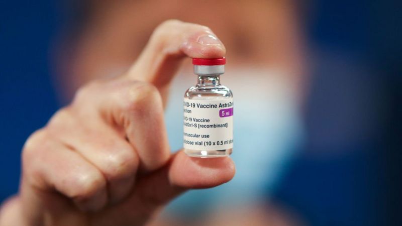 Por qué Sudáfrica suspendió el lanzamiento de la vacuna de AstraZeneca