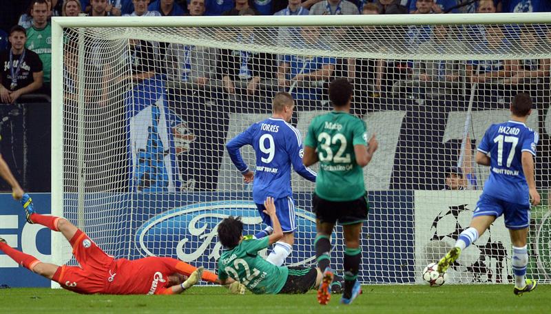 Fernando Torres lidera la goleada del Chelsea ante el Schalke 04
