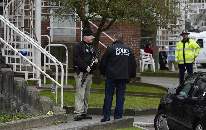 Policía rodea una casa en Watertown donde puede estar el sospechoso