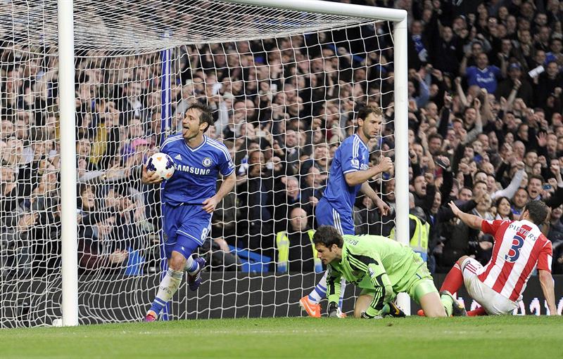 Chelsea supera al Stoke en Londres (3-0) y recupera la primera plaza