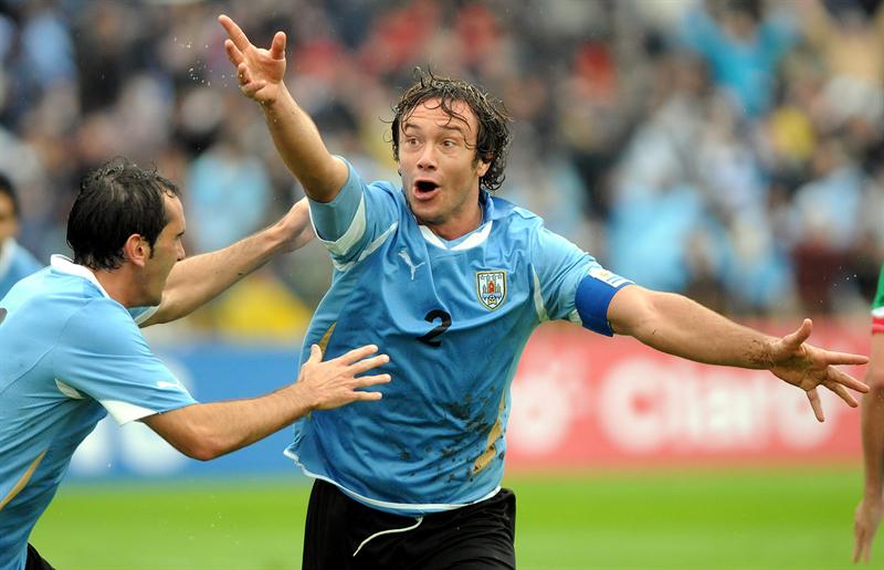 Uruguay recupera a su mejor zaga para medirse a la &#039;Tricolor&#039;