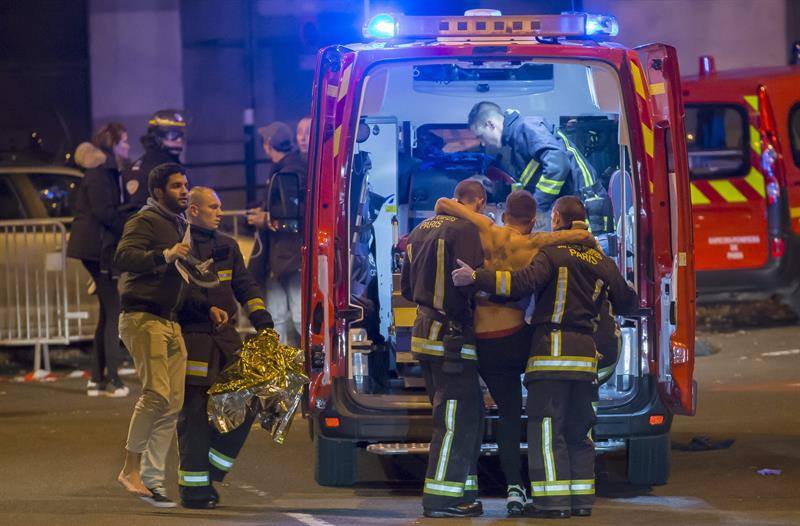 Líderes mundiales se solidarizan tras ataques en París