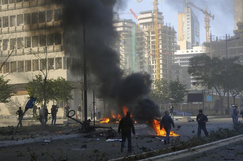 5 muertos y más de 50 heridos en atentado con coche bomba en Beirut