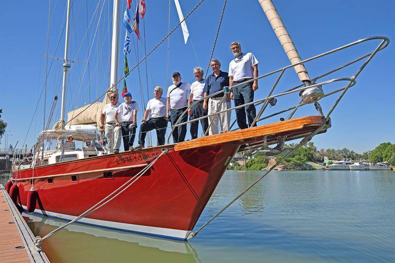 Barco que emula la Vuelta al Mundo de Magallanes-Elcano llega a Galápagos