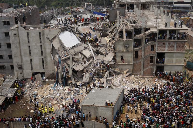 Al menos 243 muertos en el último siniestro en fábrica textil de Bangladesh