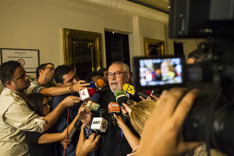 Concluyó la primera reunión entre Gobierno y oposición en Venezuela