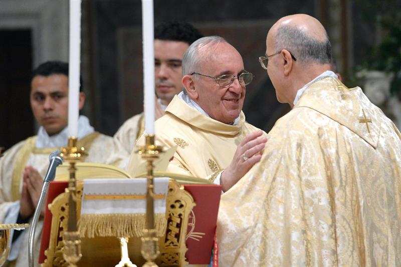 Jorge Mario Bergoglio es acusado de haber colaborado con la dictadura argentina