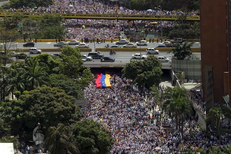 Estudiantes vuelven a las calles y exigen claridad a Gobierno de Maduro