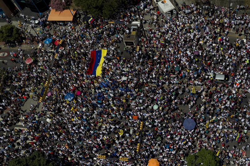 Estudiantes vuelven a las calles y exigen claridad a Gobierno de Maduro