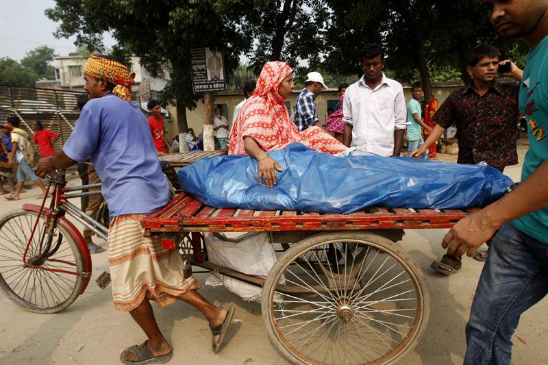Al menos 243 muertos en el último siniestro en fábrica textil de Bangladesh