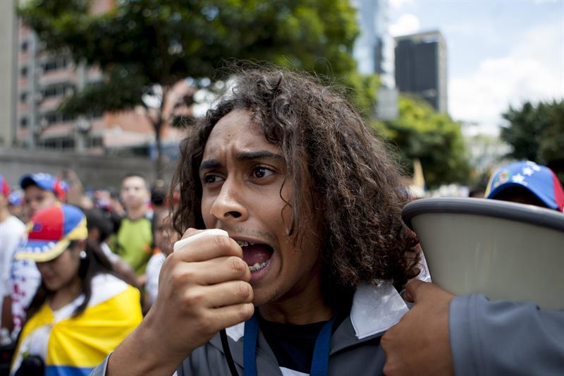 Estudiantes vuelven a las calles y exigen claridad a Gobierno de Maduro