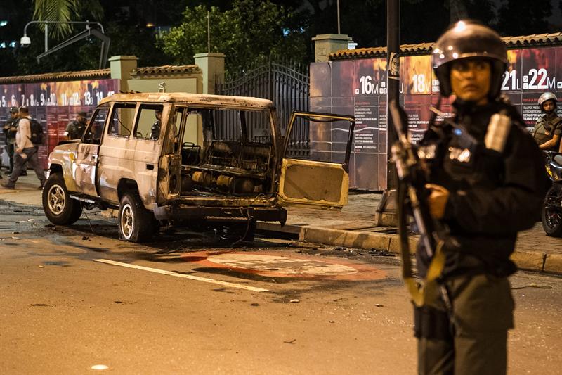 Incidentes y quema de vehículos en nuevas protestas en Venezuela