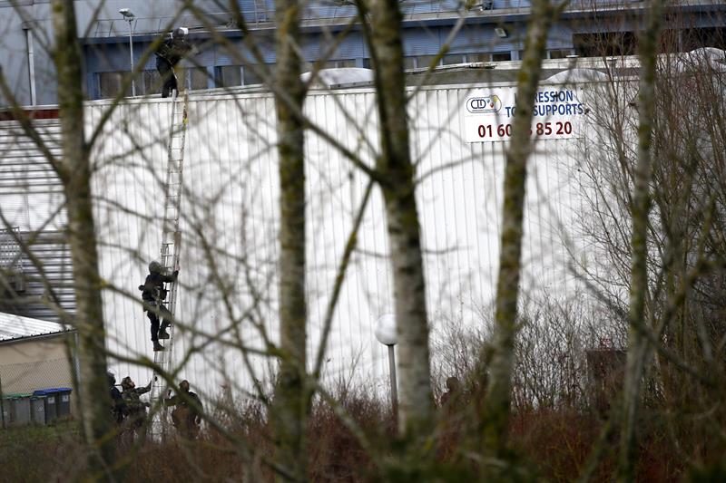 Muere el autor del secuestro en un supermercado judío de París