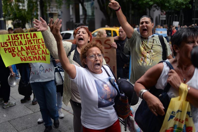 Fernández reitera que hay trama &quot;sórdida&quot; detrás de muerte de Nisman