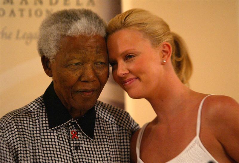 Famosos dan su último adiós a Nelson Mandela