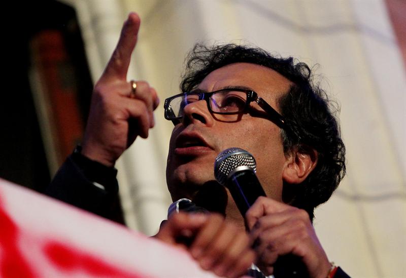 Alcalde destituido de Bogotá convoca a movilización nacional