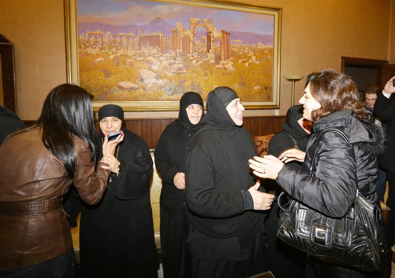 Monjas de Maalula regresan a Siria tras su liberación en frontera con Líbano