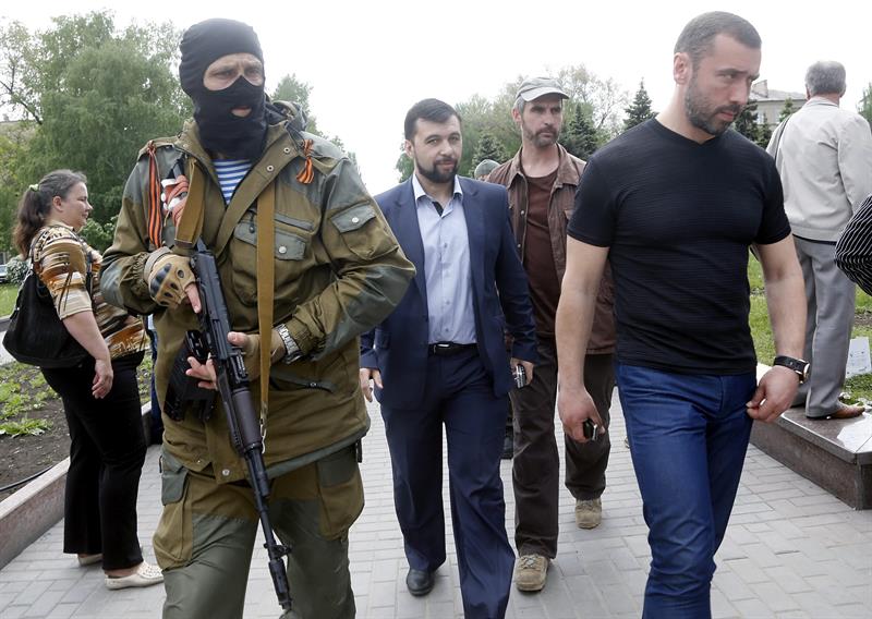 Insurgentes de Donetsk crean su propio Parlamento y redactan Constitución