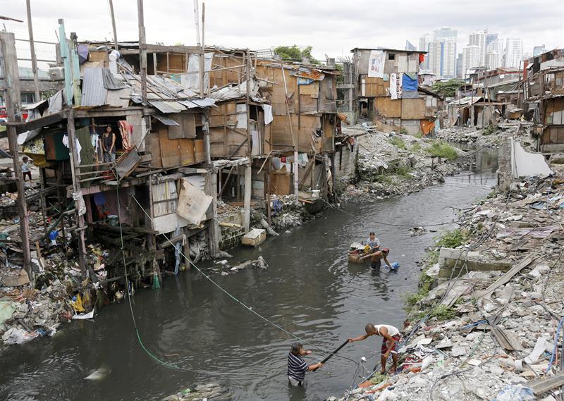 Al menos 59 muertos por tormenta tropical Jangmi en Filipinas
