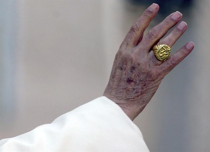 El anillo del Pescador de Benedicto XVI será machacado tras dejar de ser papa