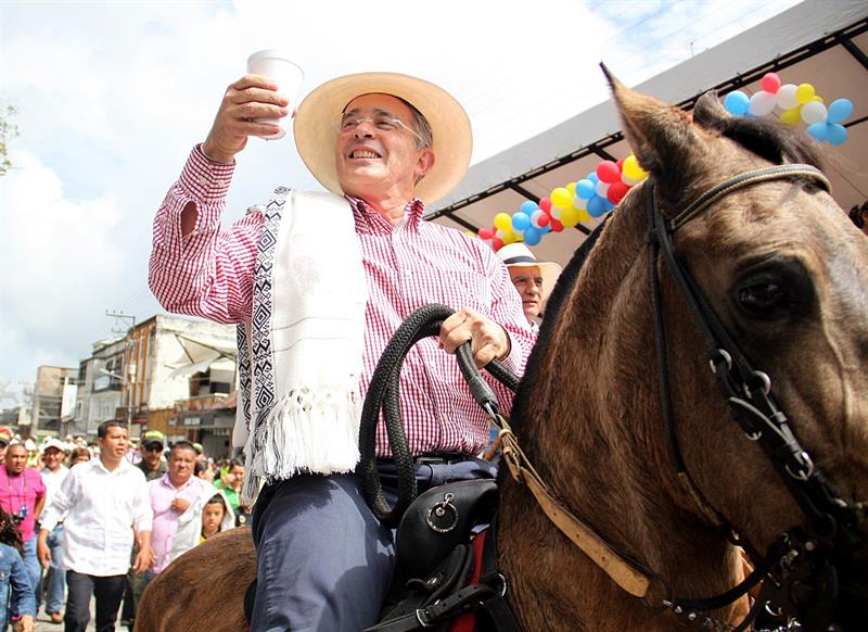 Uribe critica que sólo Martinelli haya defendido la democracia en Venezuela