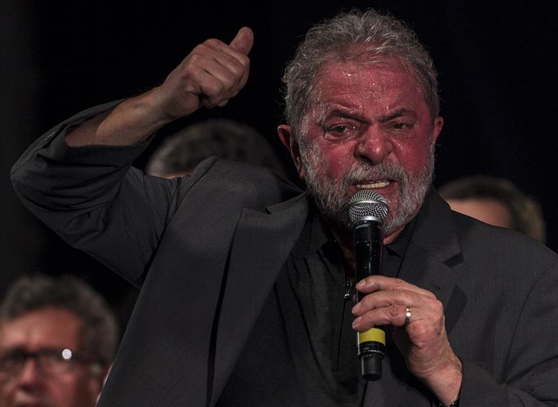 Detienen a expresidente Lula por caso Petrobras, según medios