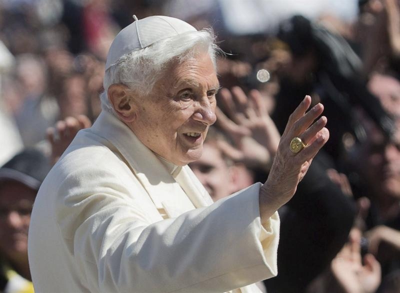 Benedicto XVI concluyó su último acto público en el Vaticano como papa