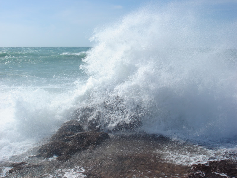 Inocar prevé olas de más de dos metros por nuevo periodo de aguaje
