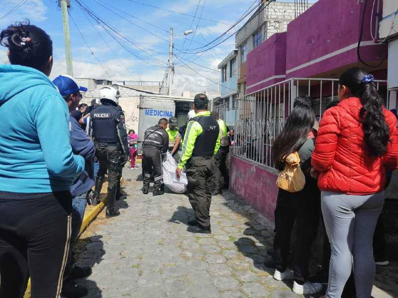 Pareja muere al caer desde terraza en Quito