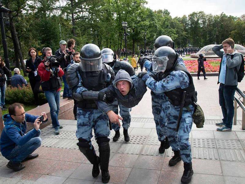 Al menos 600 detenidos en Rusia en protestas contra la guerra