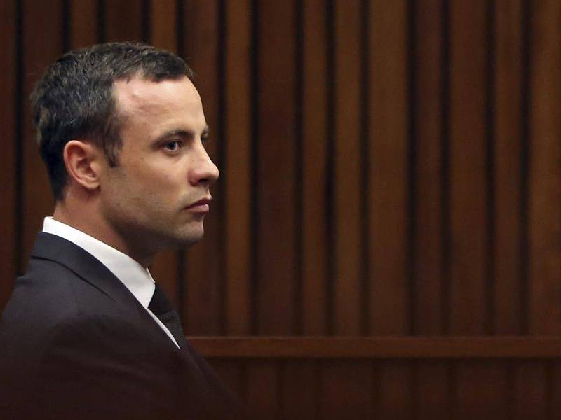 Una exnovia testifica que Pistorius disparó al aire mientras iban en auto